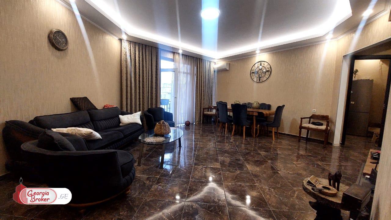 ქირავდება ახალი გარემონტებული 5 ოთახიანი ბინა ვაკეში